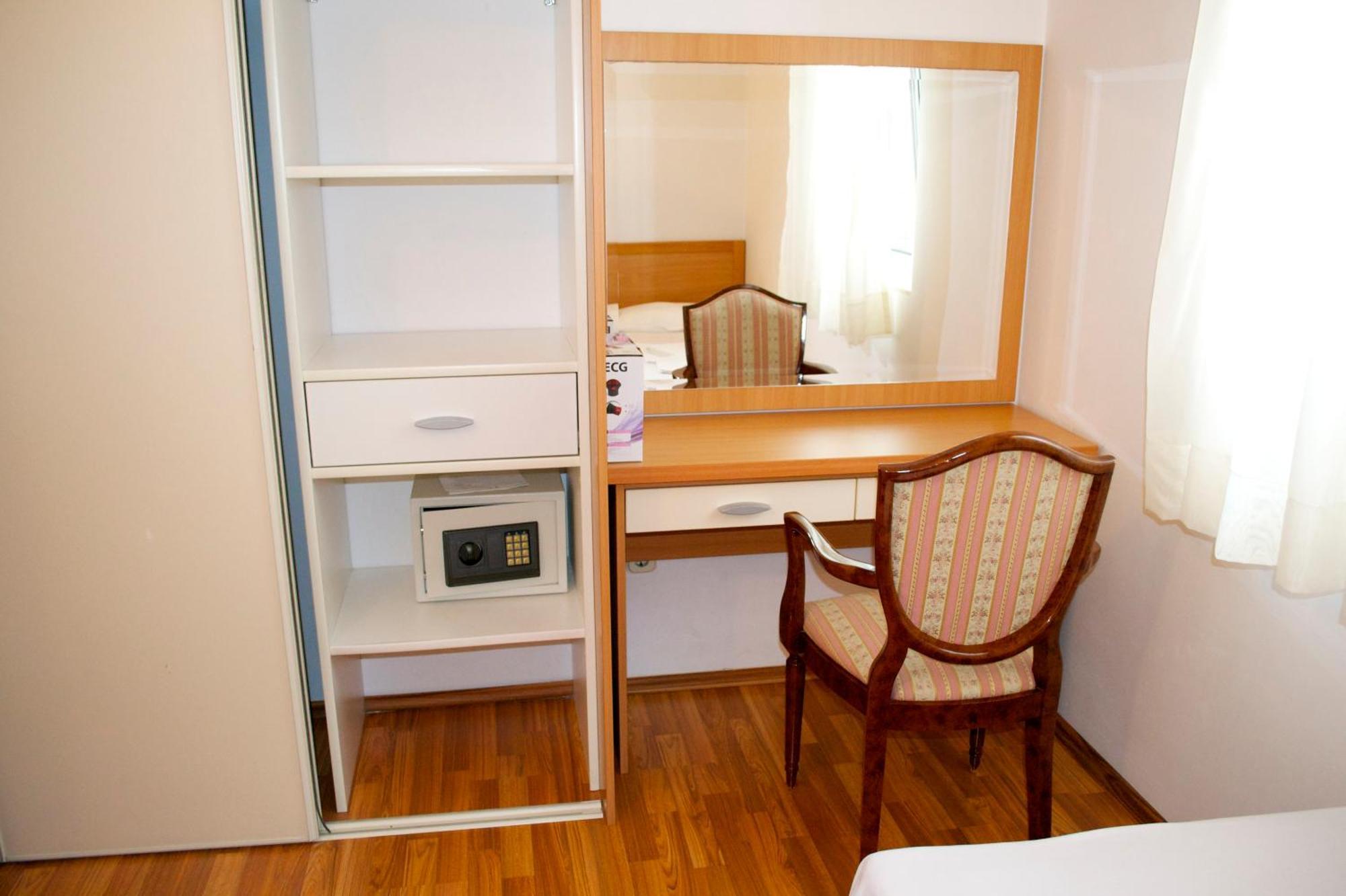 Apartments Luka บุดวา ภายนอก รูปภาพ